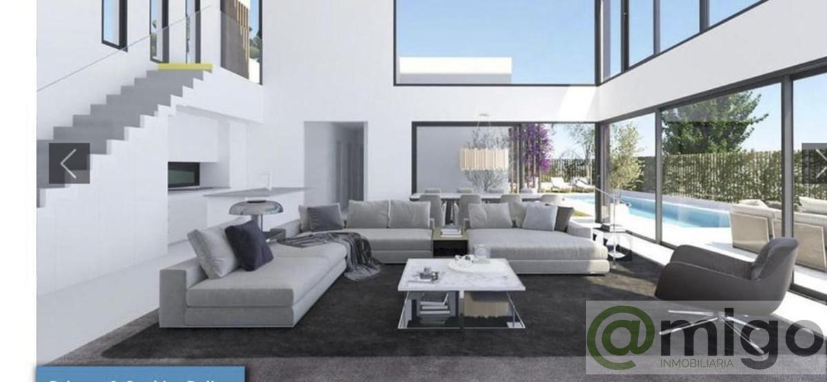 For sale of villa in Estepona