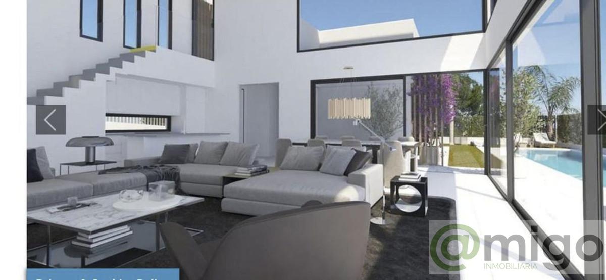 For sale of villa in Estepona