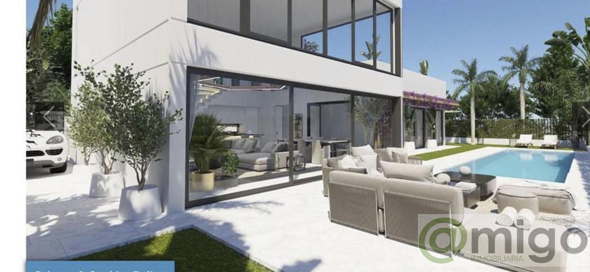 For sale of villa in Estepona