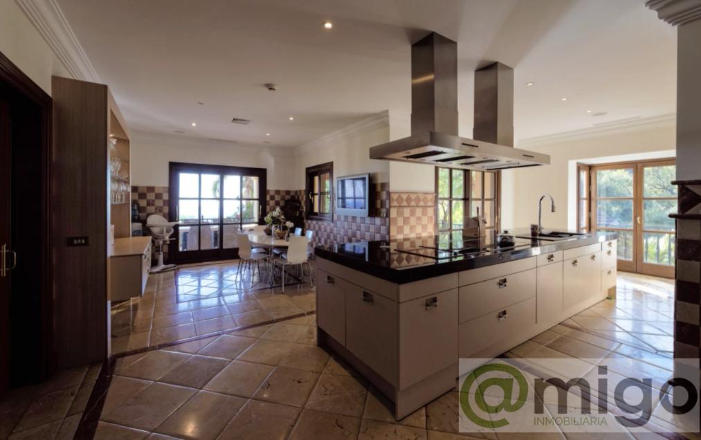 Продажа от

 Виллa на Marbella