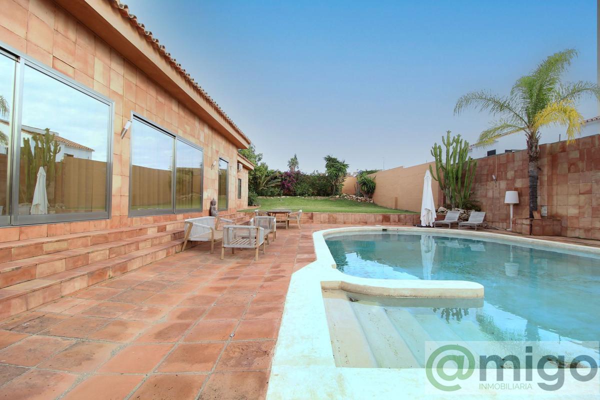 Venta de villa en Atalaya