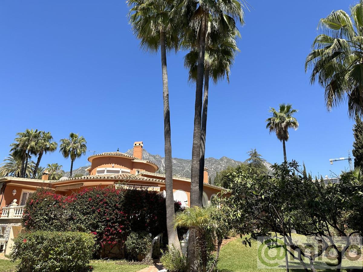 For sale of villa in Marbella