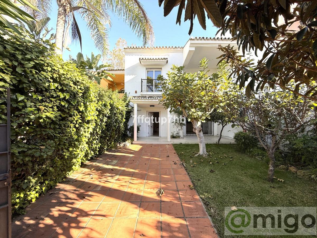 Продажа от

 Виллa на Marbella