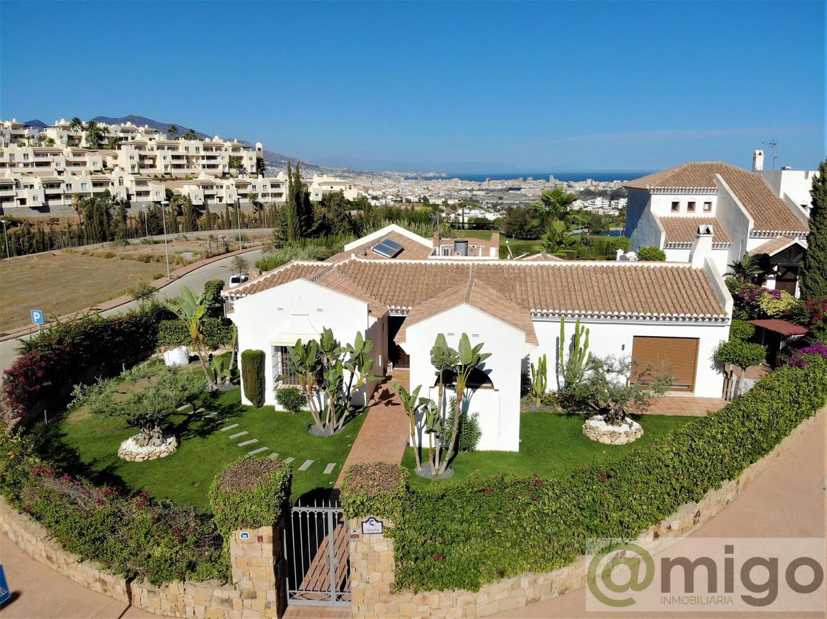 For sale of villa in Cerros del Aguila