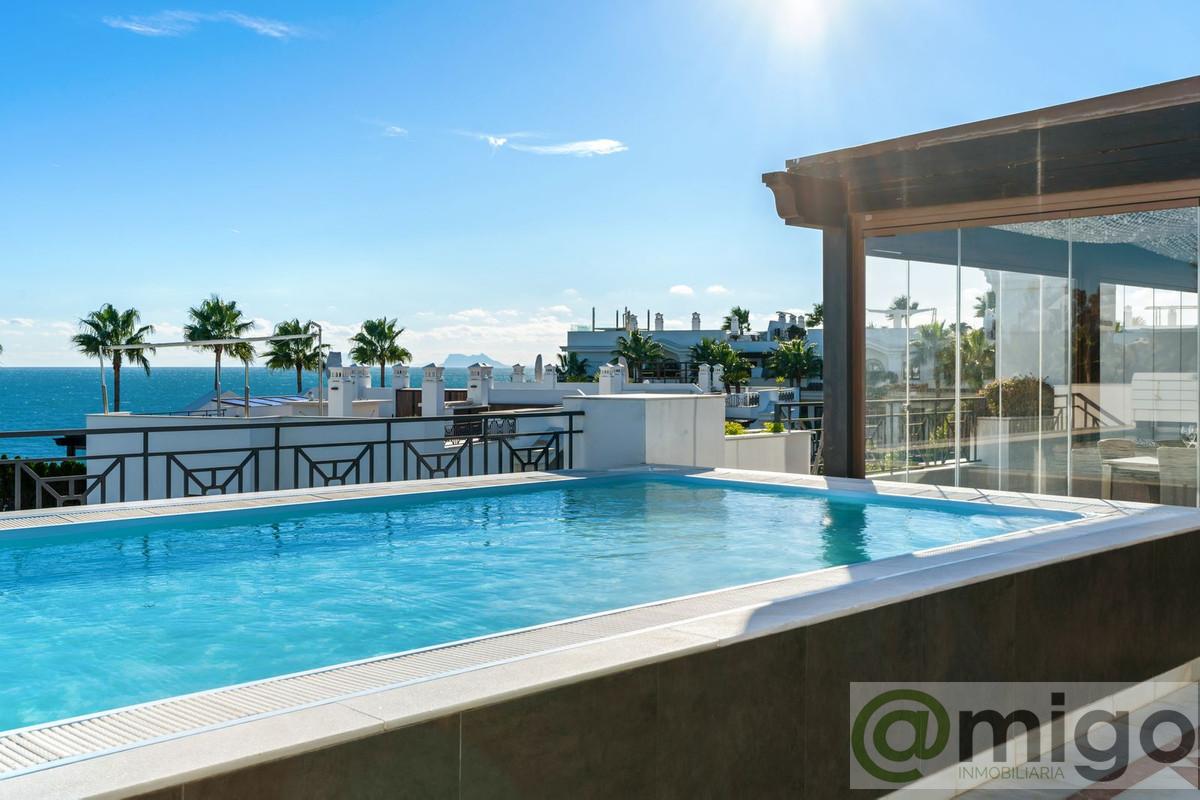 For sale of penthouse in Estepona