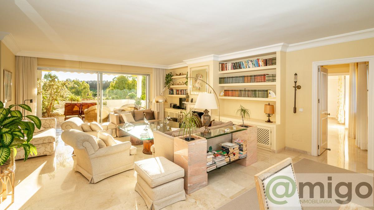 For sale of apartment in Marbella