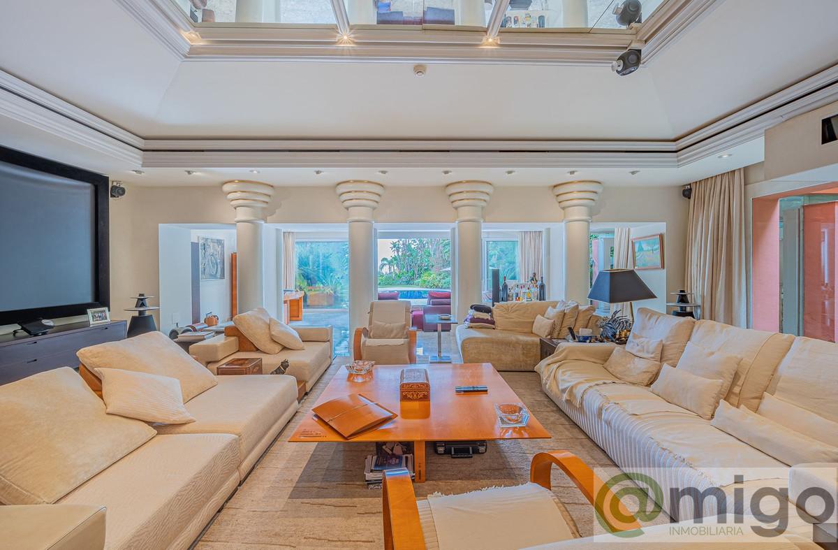 For sale of villa in Marbella