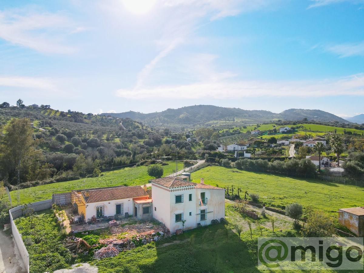 For sale of villa in Coín