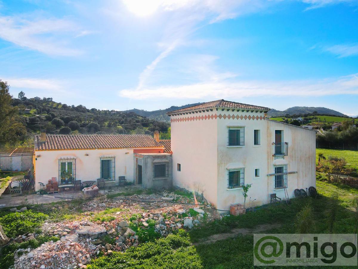 For sale of villa in Coín