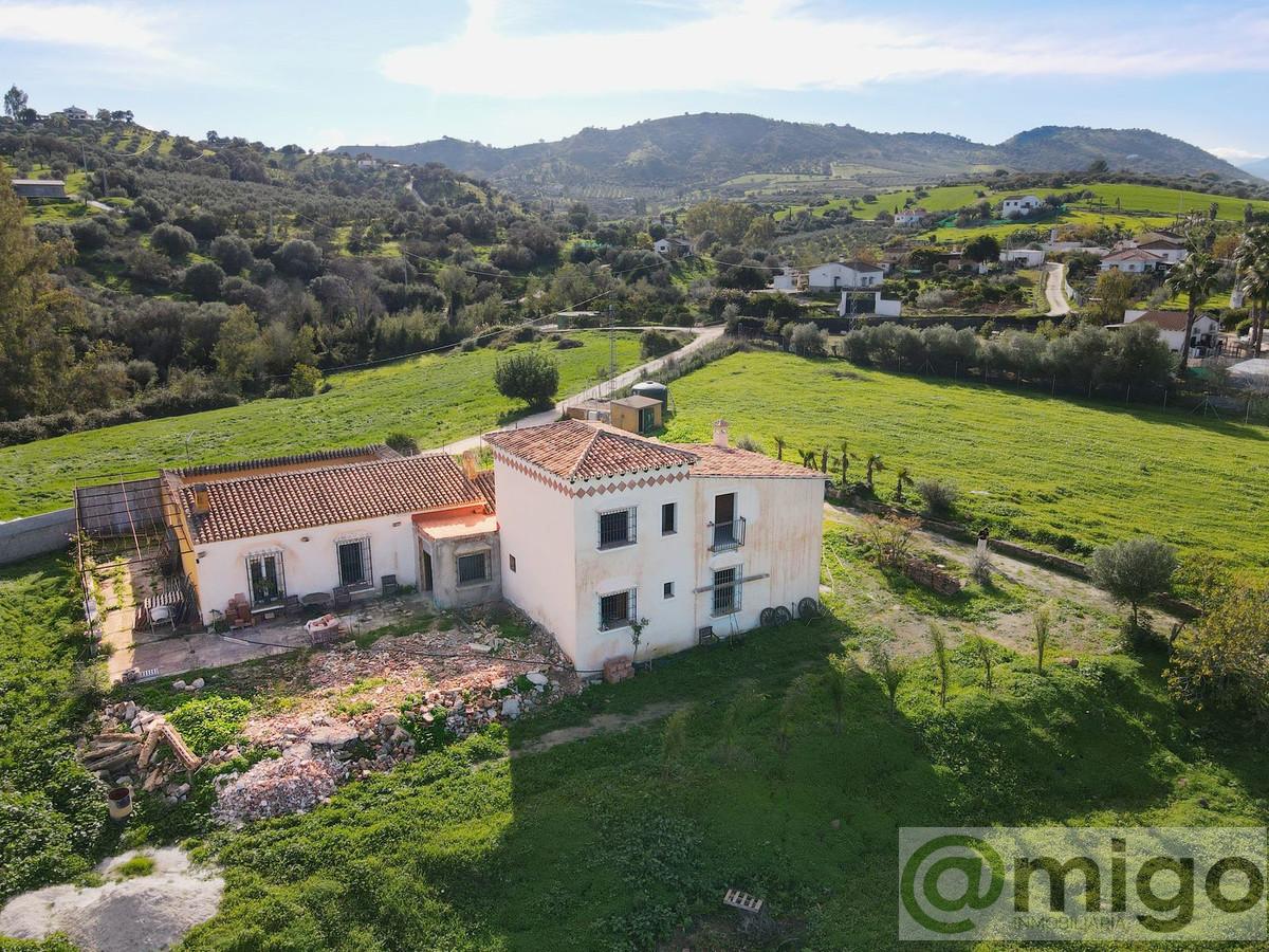 For sale of villa in Coín