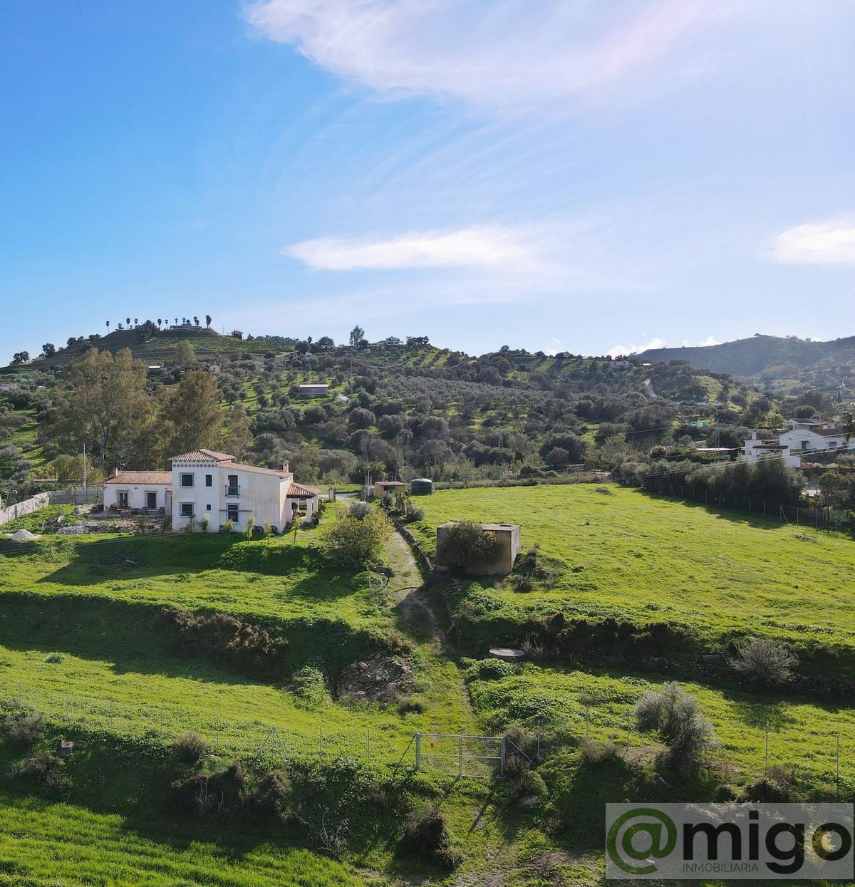 For sale of villa in Coín