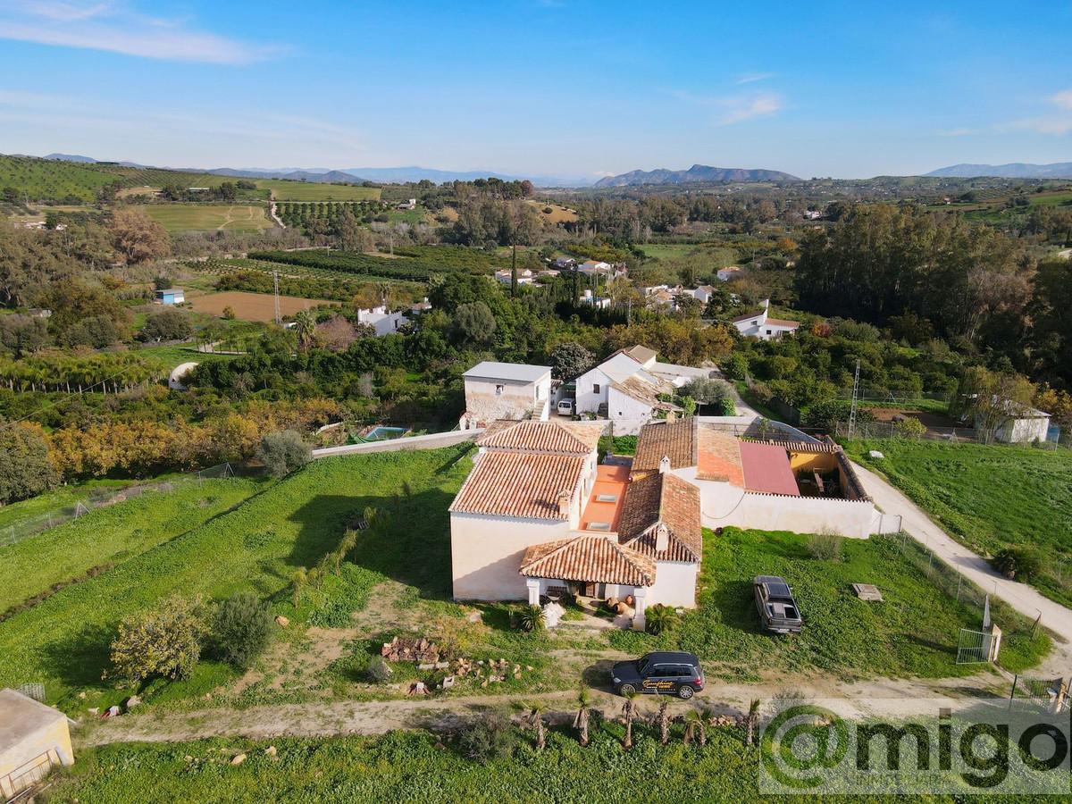 For sale of villa in Coín