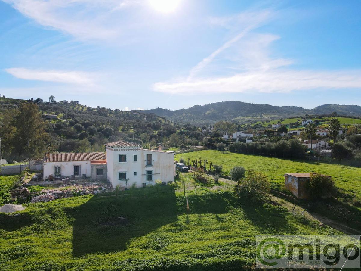 For sale of villa in Coín