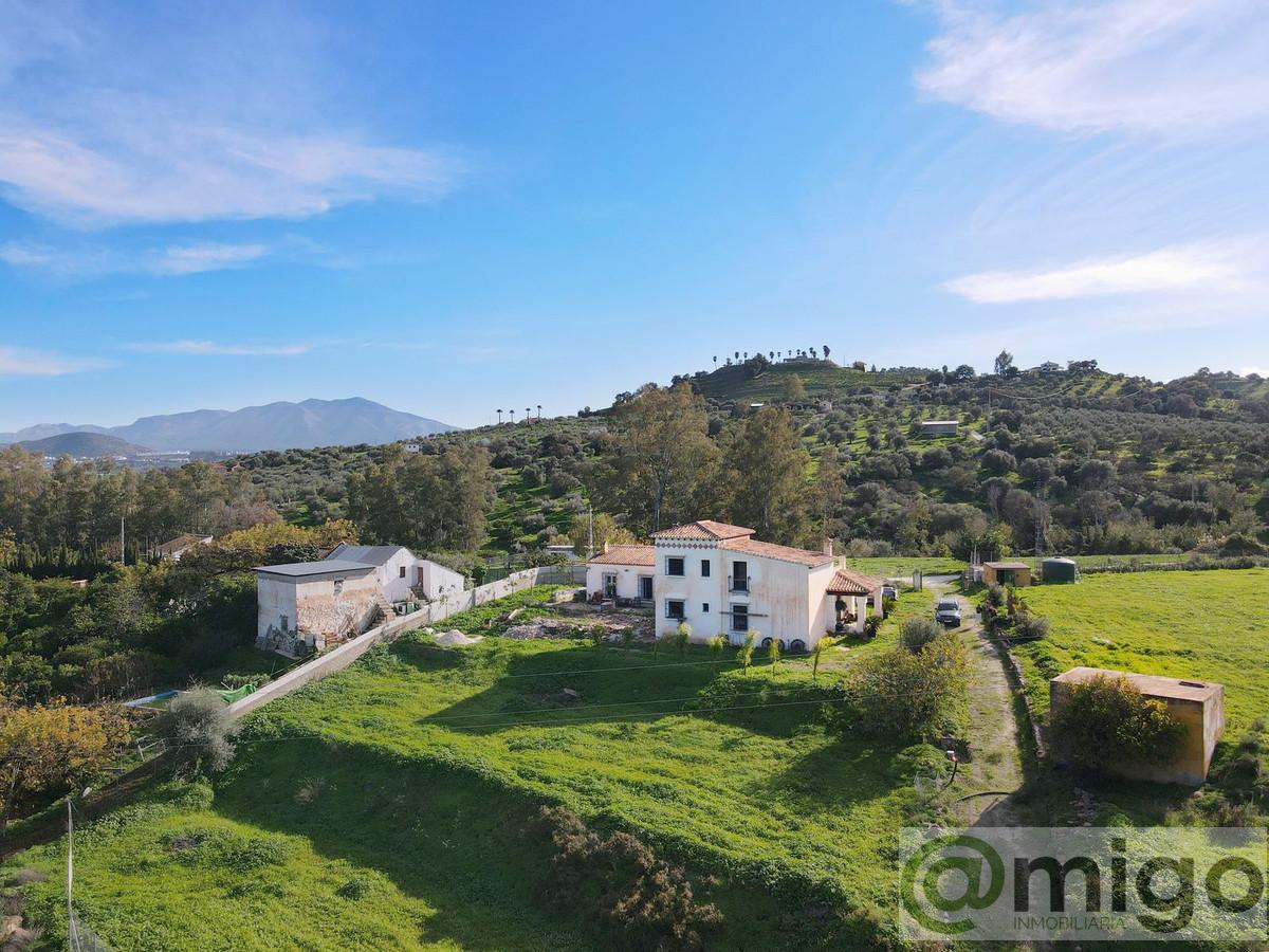 For sale of villa in Coín