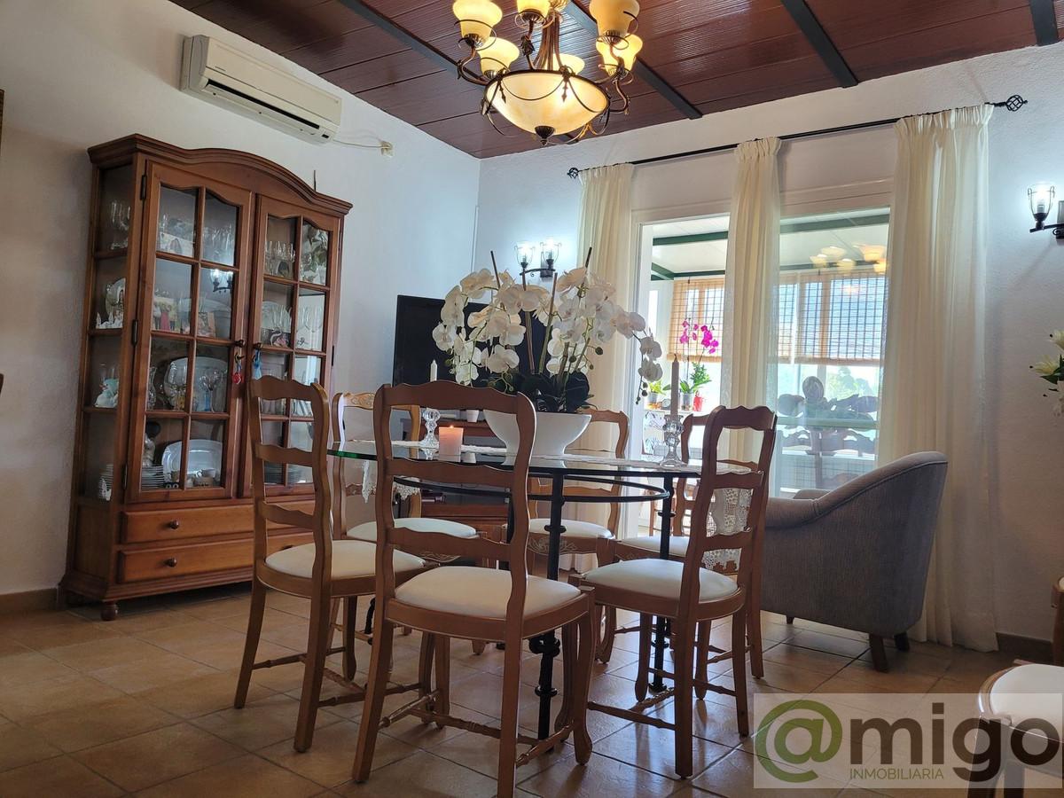 For sale of villa in Estepona