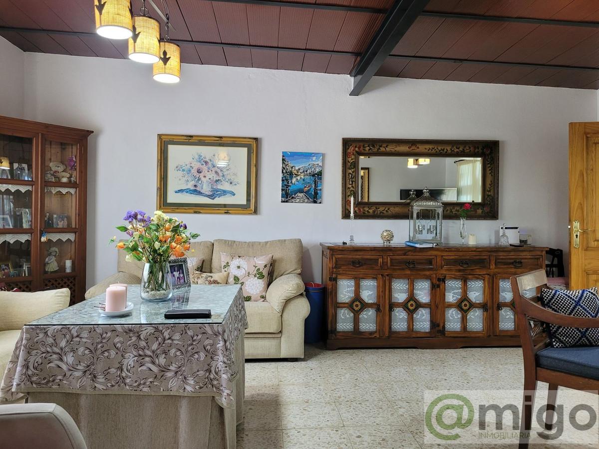 For sale of villa in Estepona