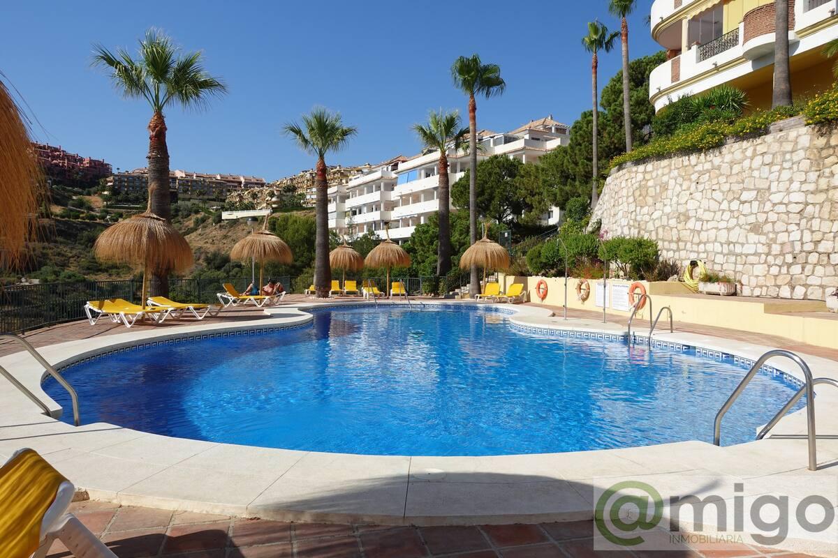 For sale of apartment in Calahonda