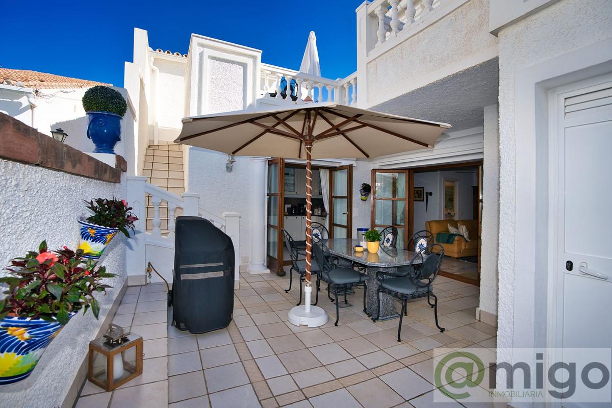 For sale of villa in Estepona
