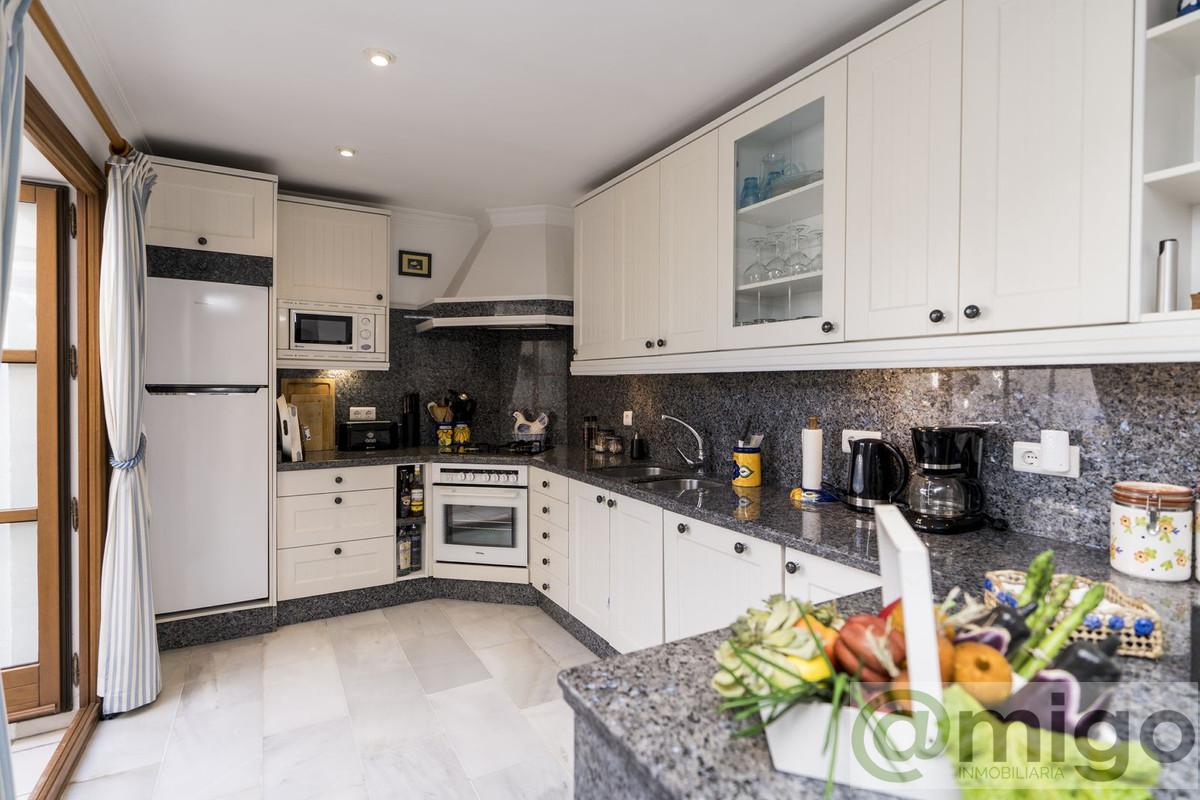 For sale of villa in Estepona