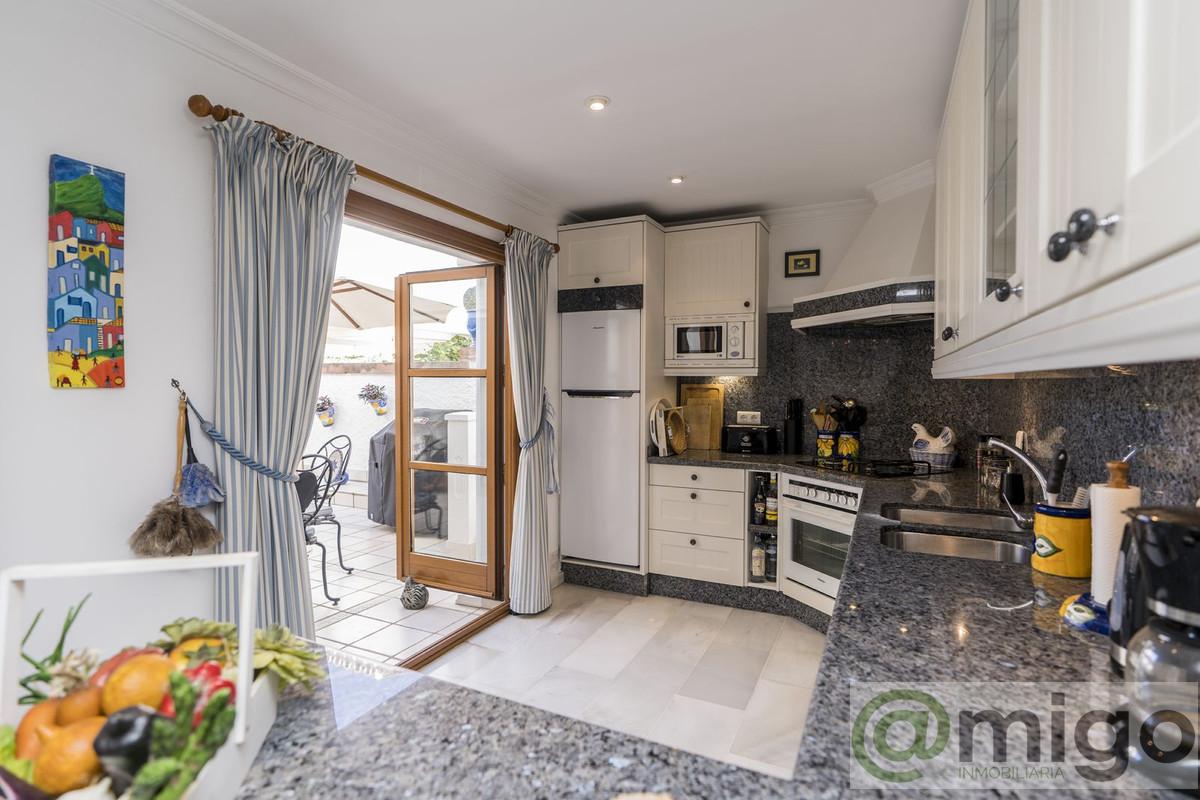 For sale of villa in Estepona