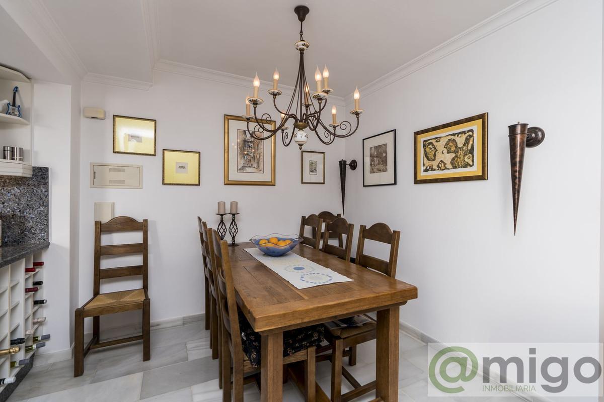 For sale of villa in Estepona