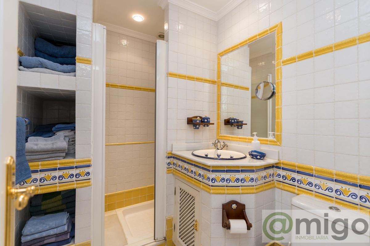 For sale of villa in Estepona