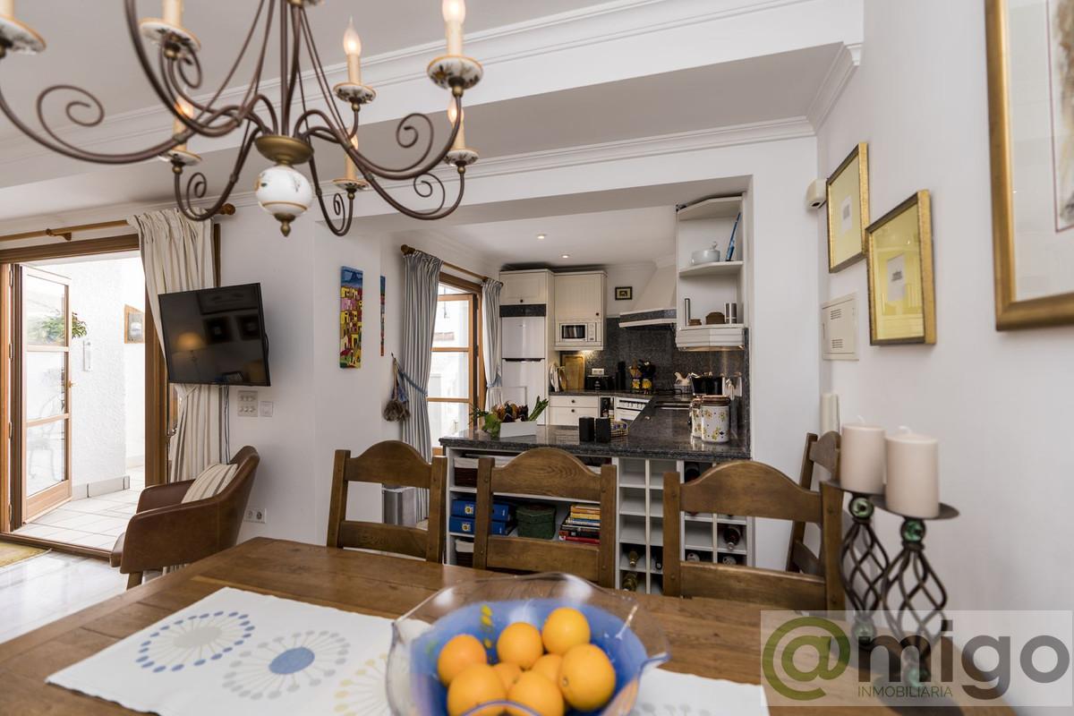 For sale of villa in Estepona
