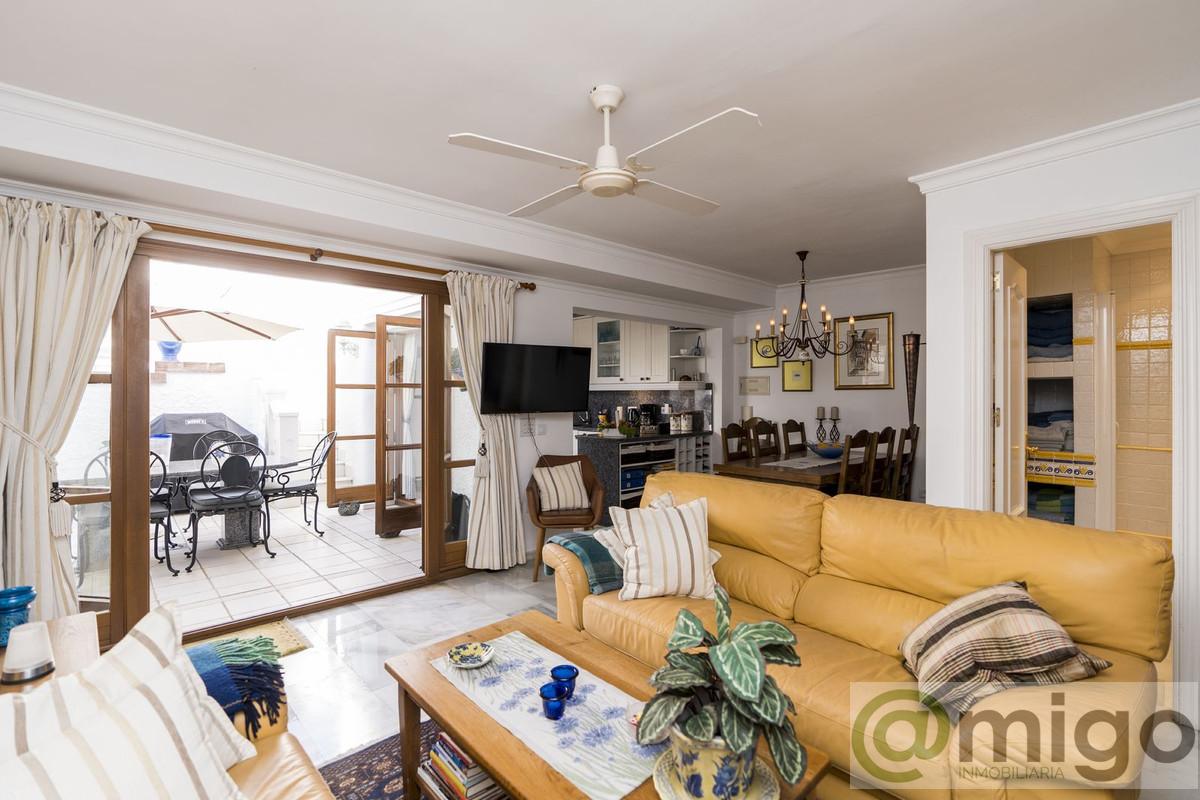 For sale of villa in Estepona