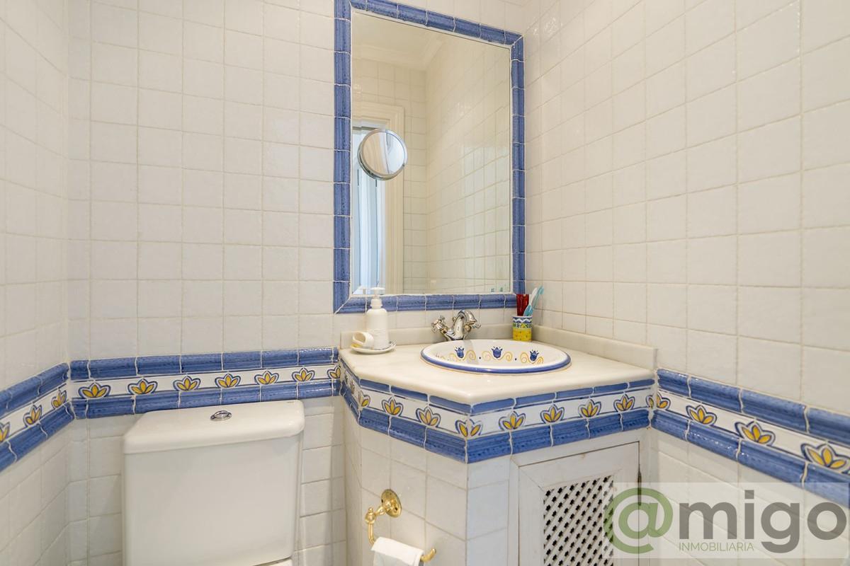 For sale of villa in Estepona