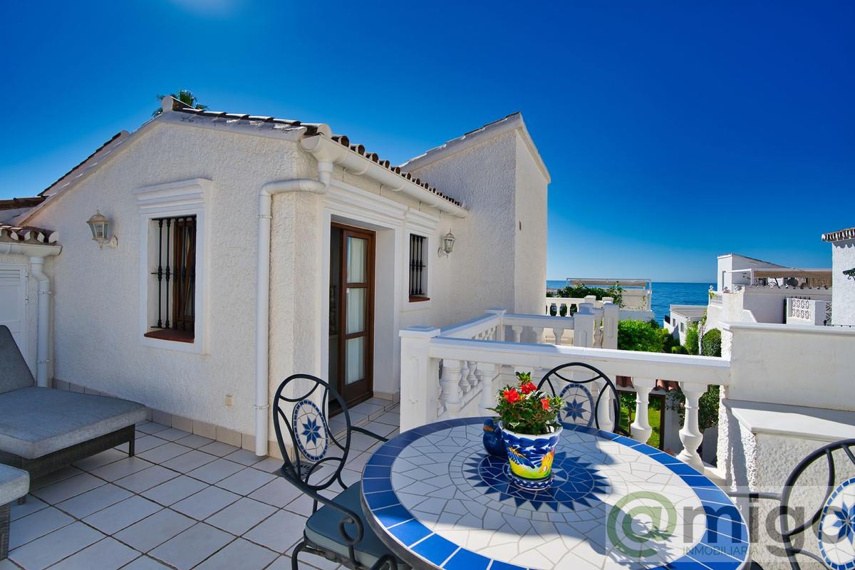 For sale of villa in Estepona