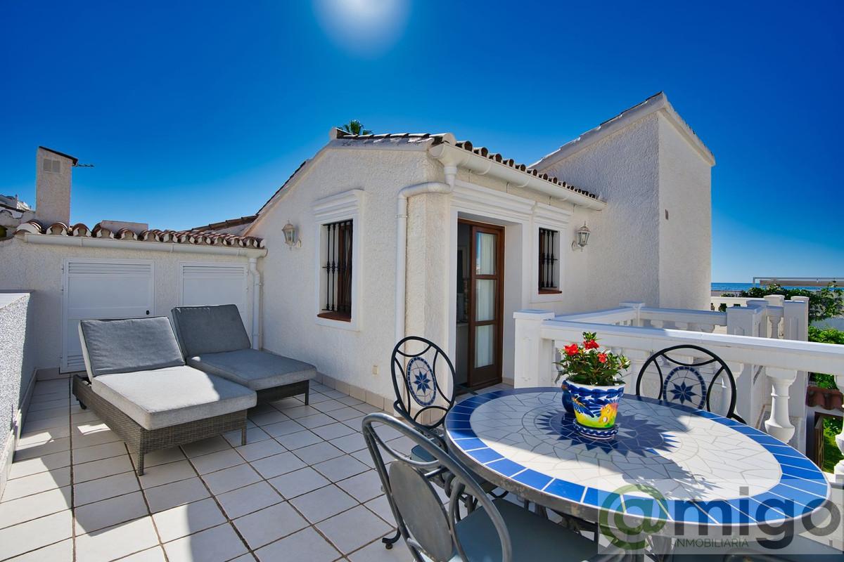 For sale of villa in Estepona
