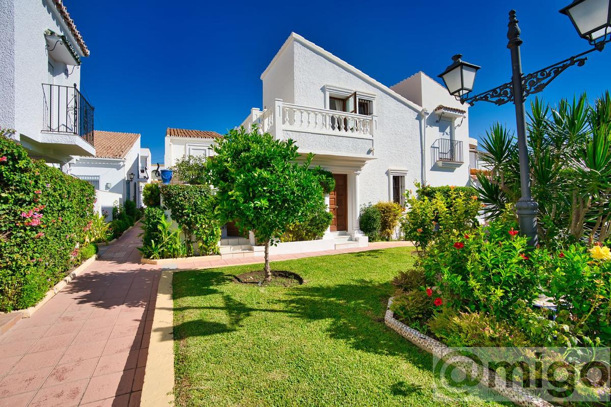 For sale of villa in Estepona