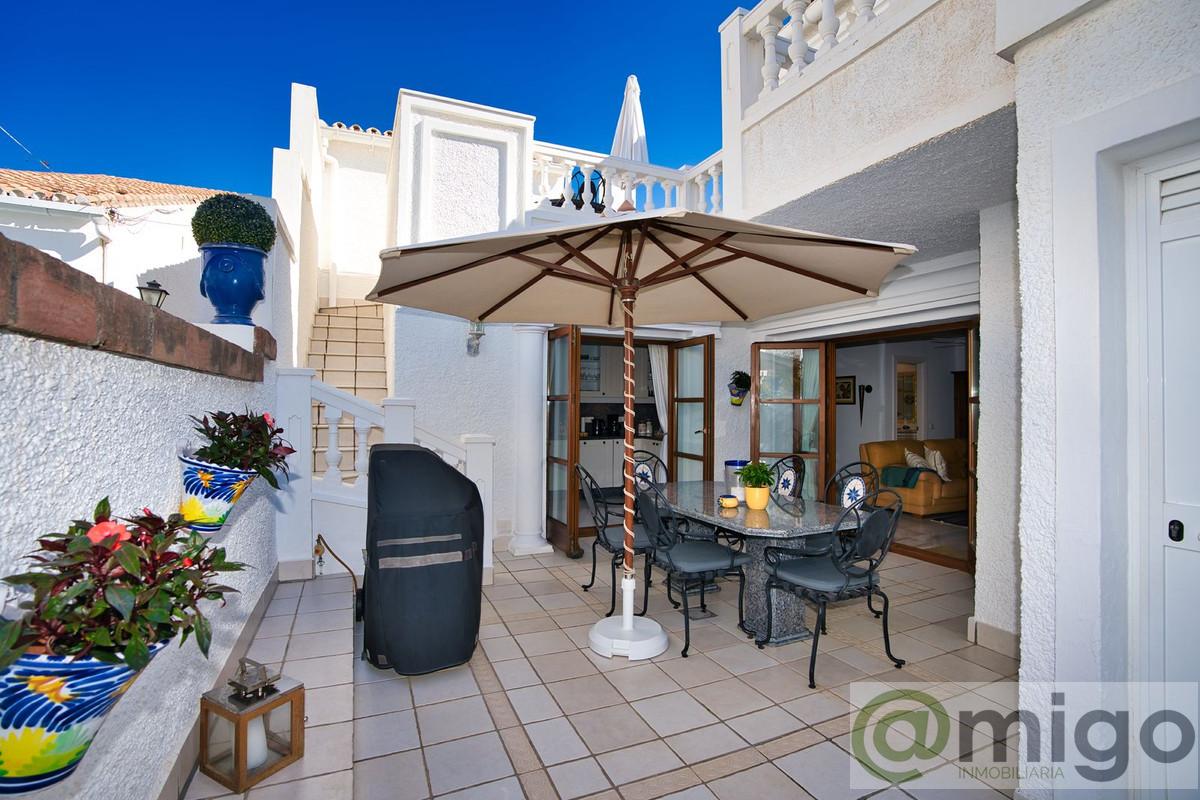 For sale of villa in Estepona