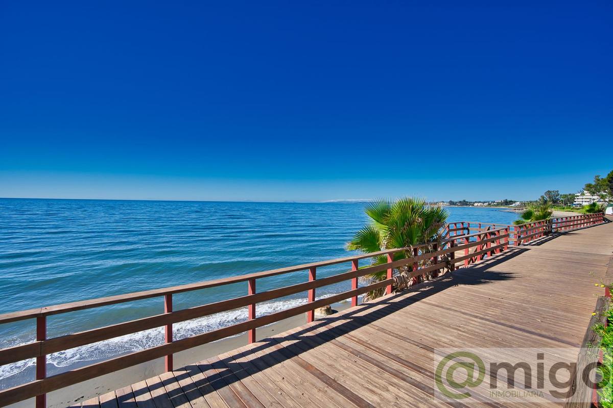 For sale of villa in Estepona