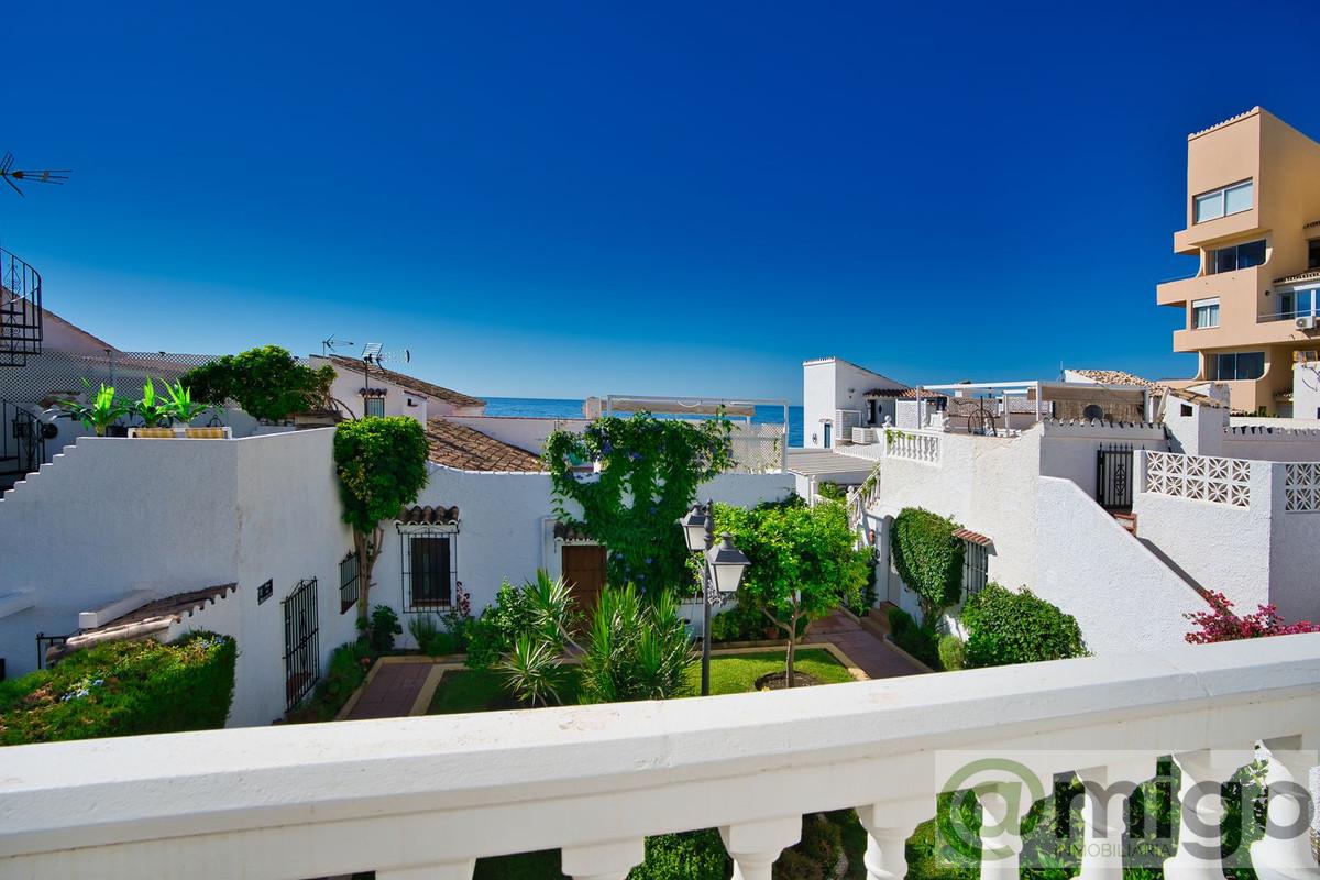 For sale of villa in Estepona