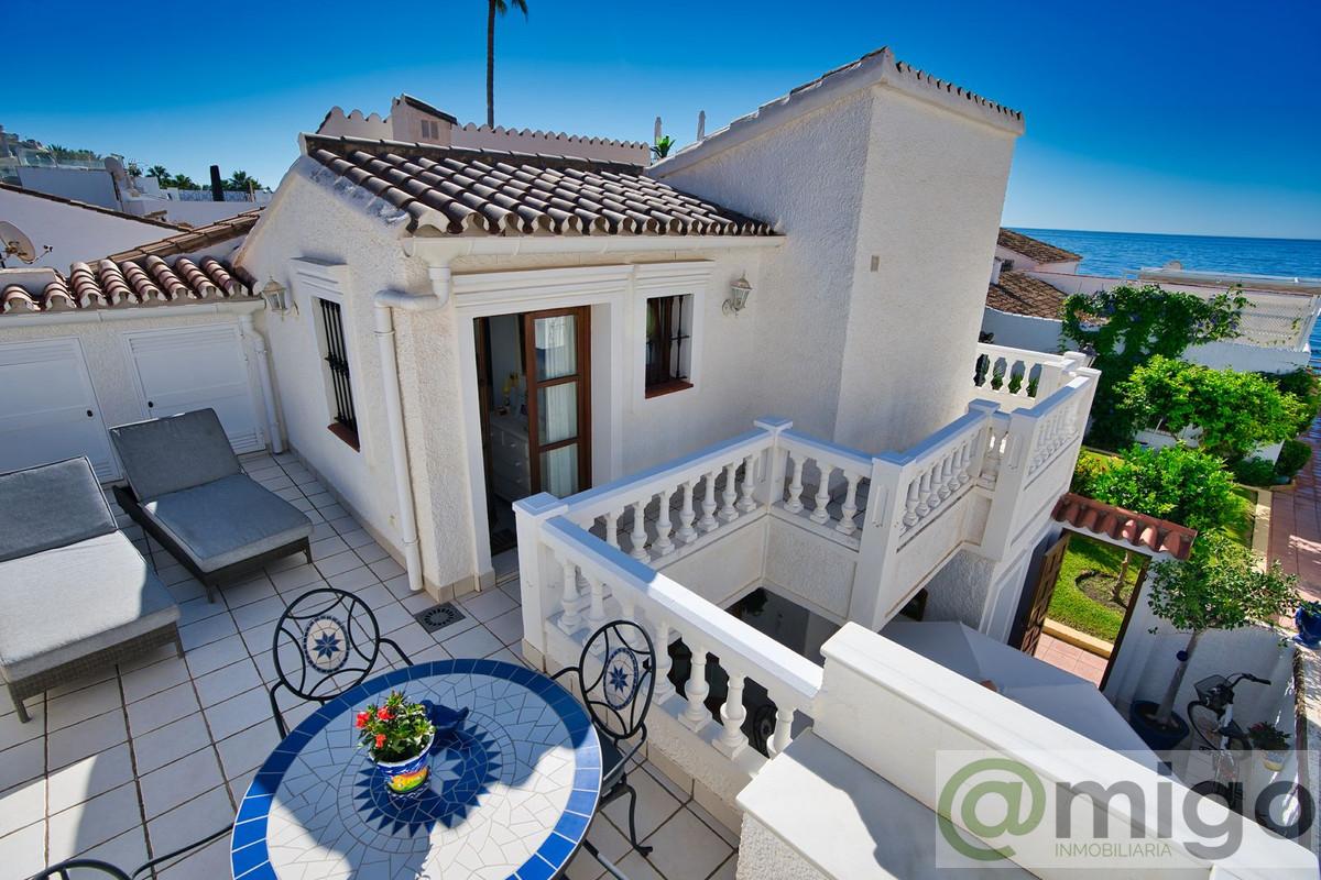 For sale of villa in Estepona