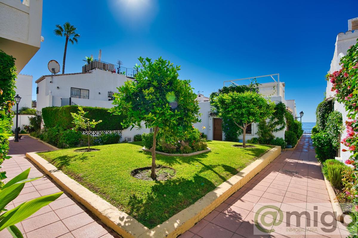 For sale of villa in Estepona