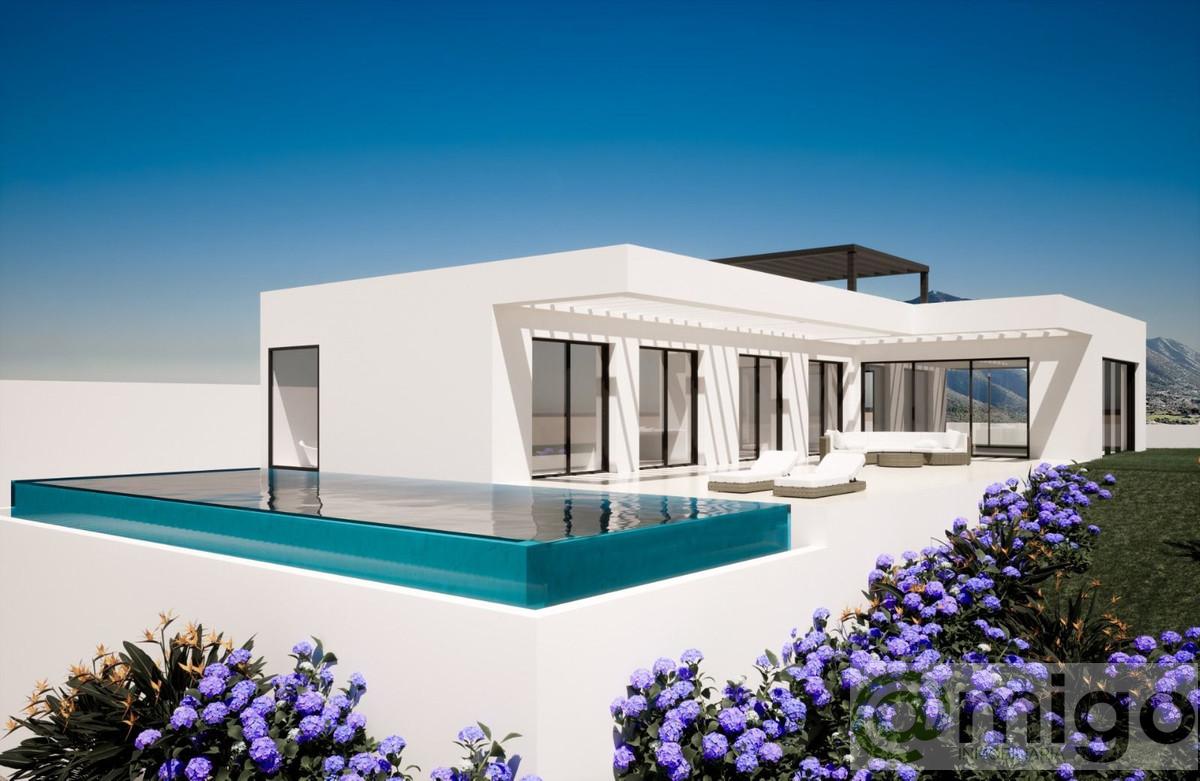 For sale of villa in Cerros del Aguila