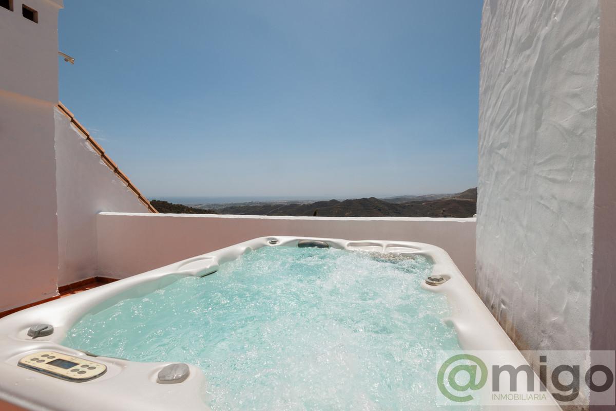 For sale of penthouse in Marbella
