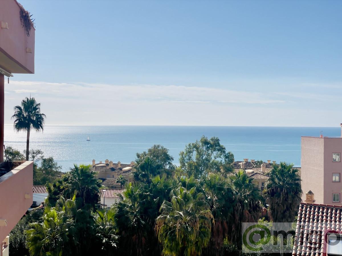 For sale of apartment in Benalmadena Costa