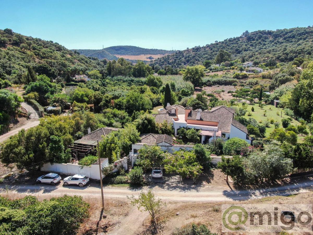 For sale of villa in Casares