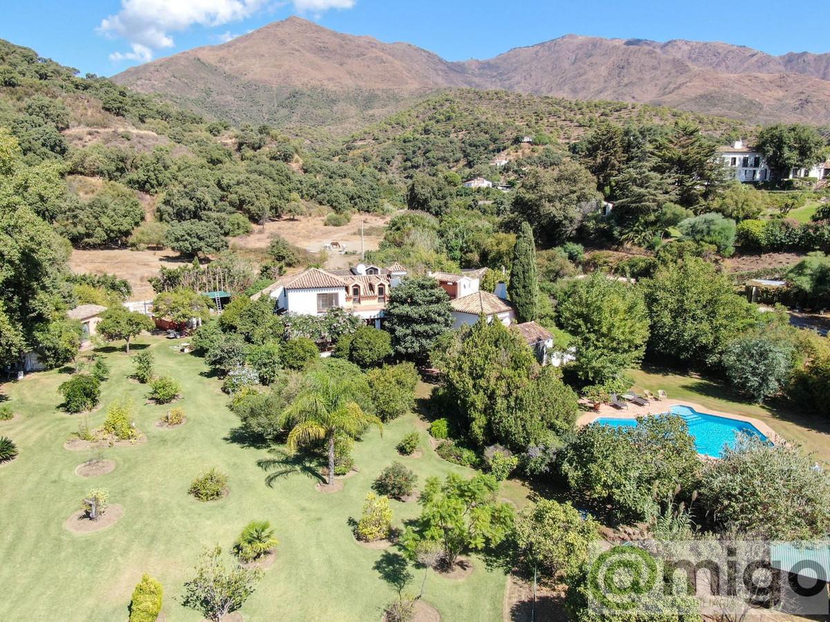 For sale of villa in Casares