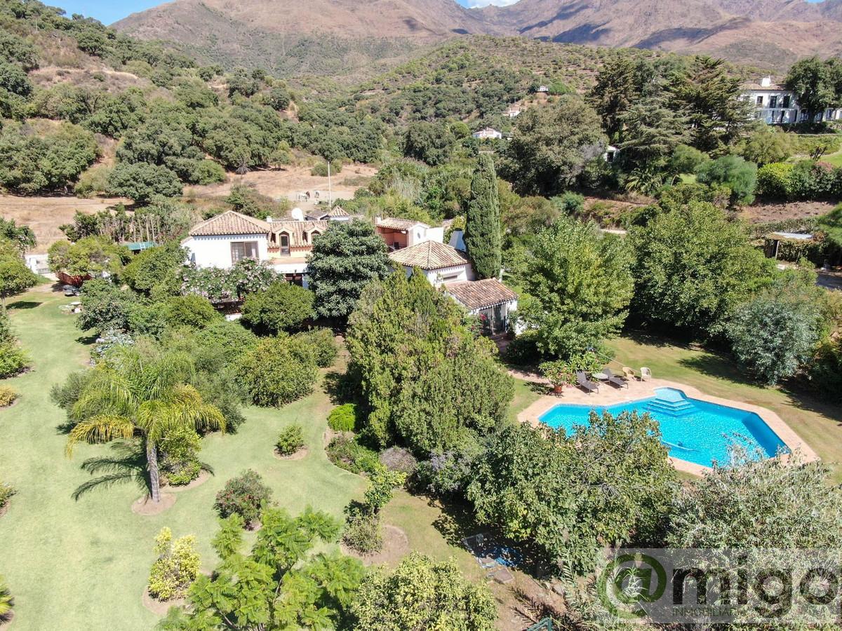 For sale of villa in Casares