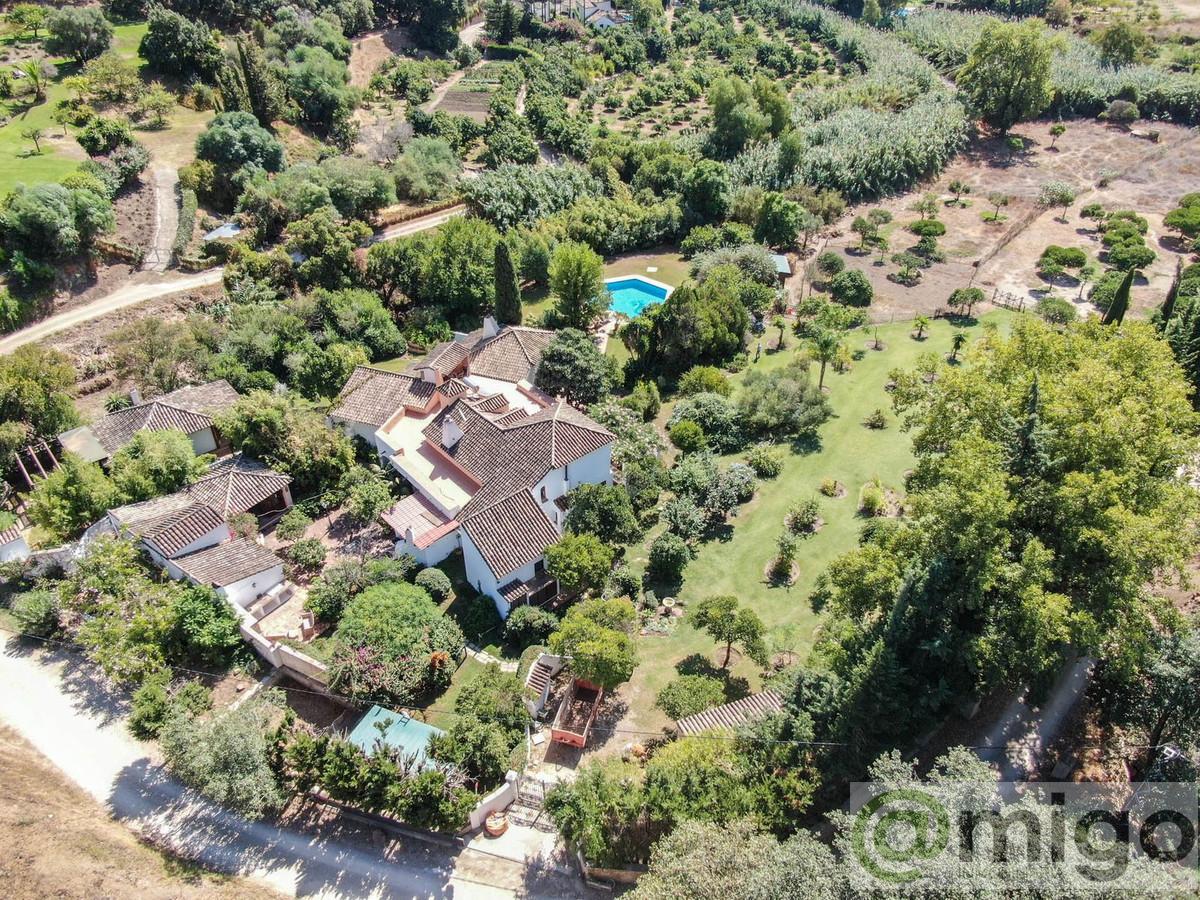 For sale of villa in Casares