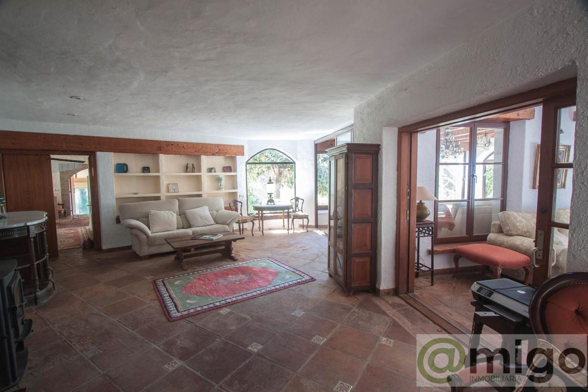 For sale of villa in Casares