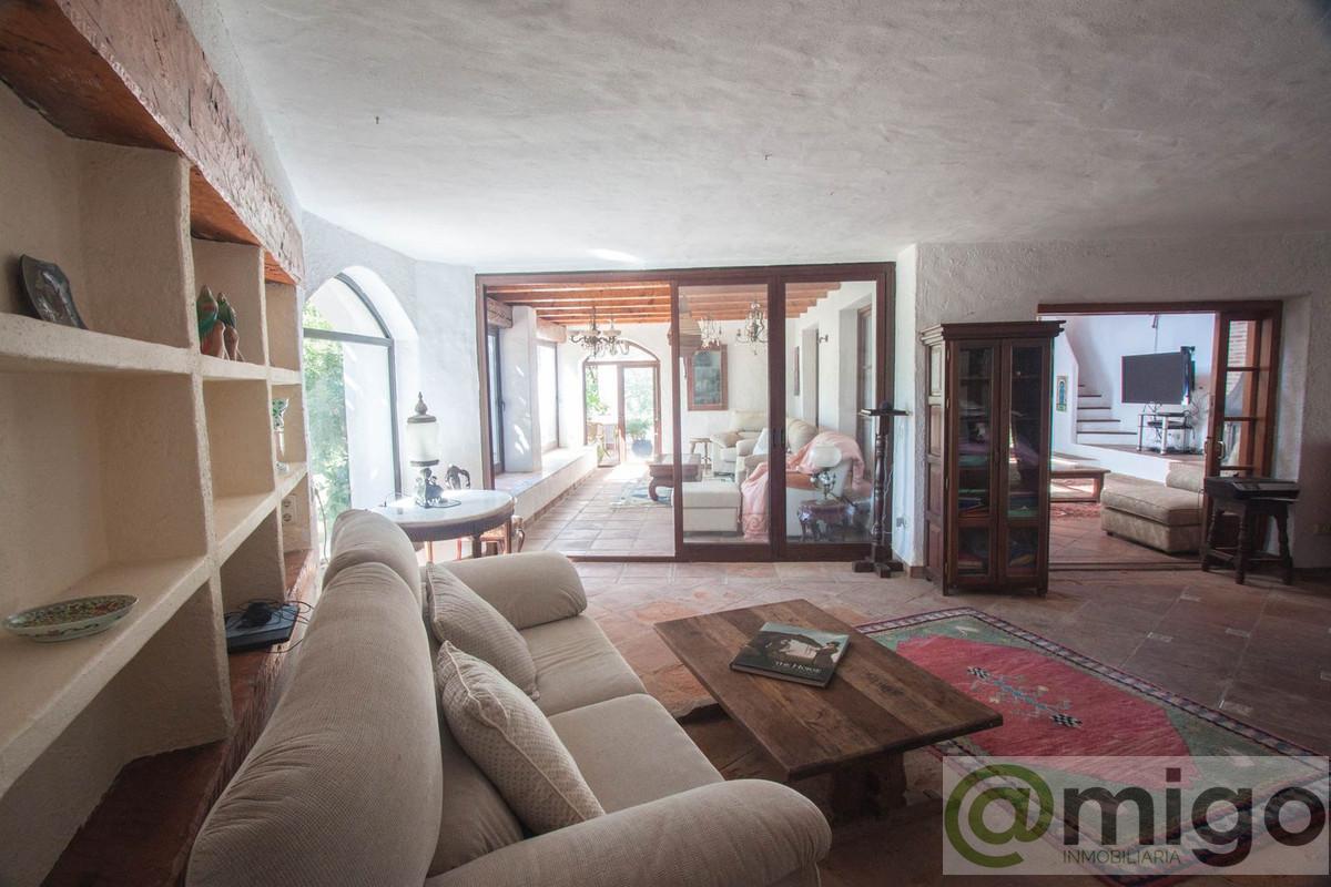 For sale of villa in Casares