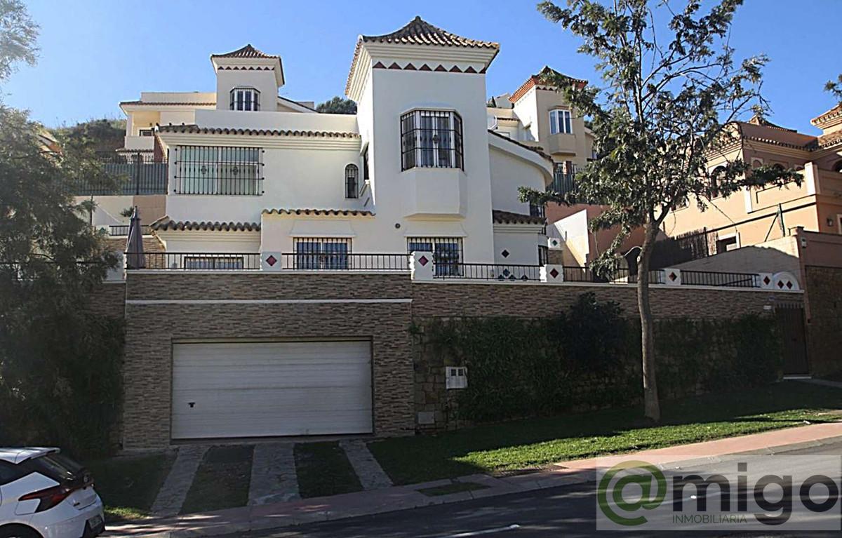 Продажа от

 Виллa на Benalmadena