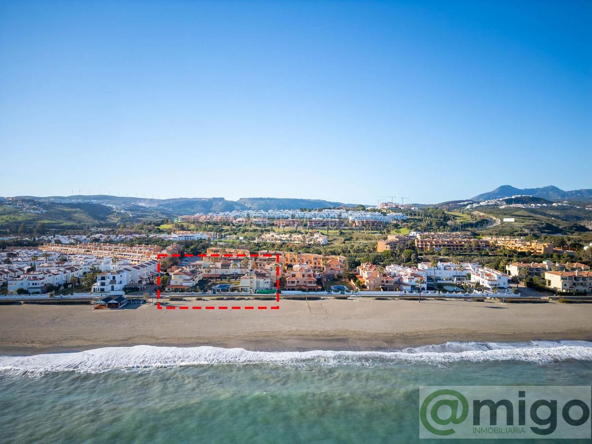 For sale of villa in Casares Playa