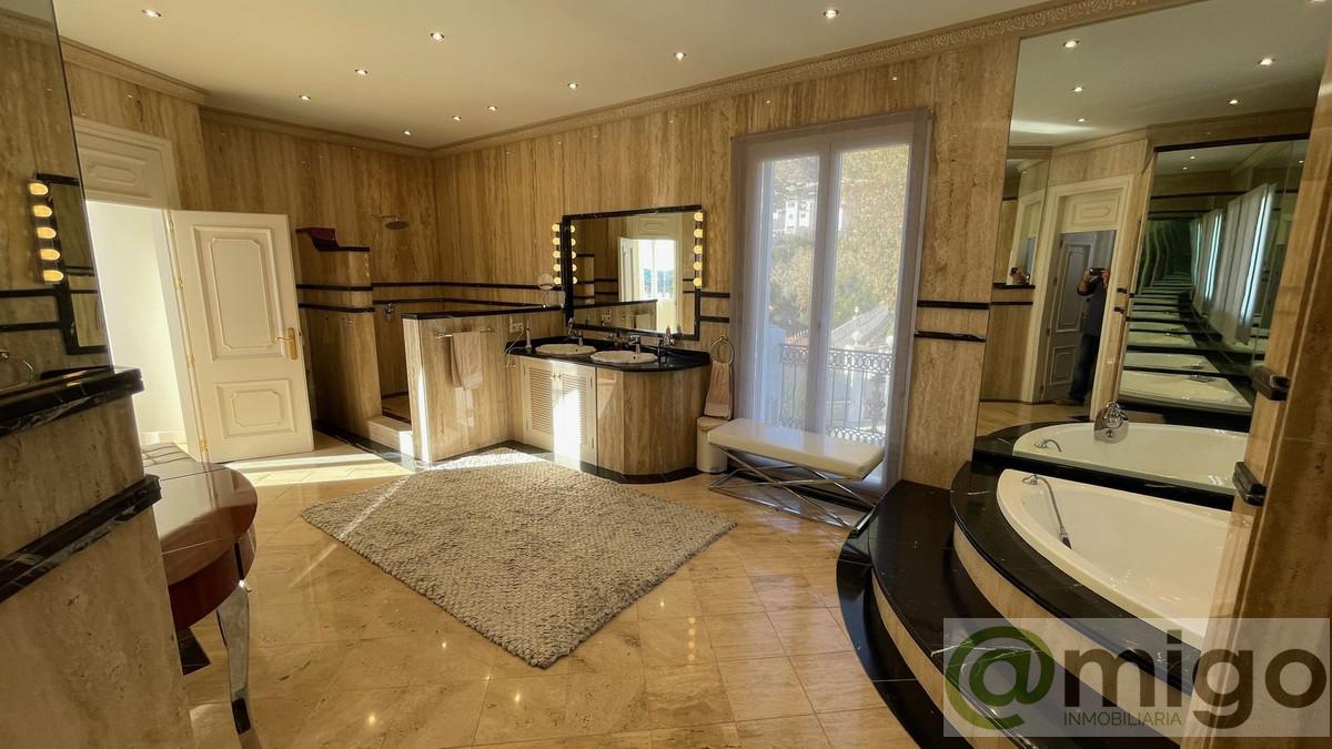 For sale of villa in Mijas