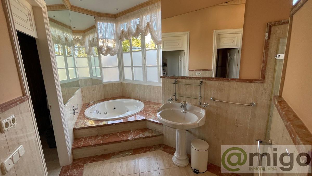 For sale of villa in Mijas